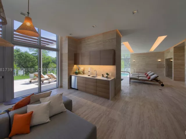 2-bedroom condo for rent in North Miami Beach - 16385 Biscayne Blvd 1104 - MondialRealty