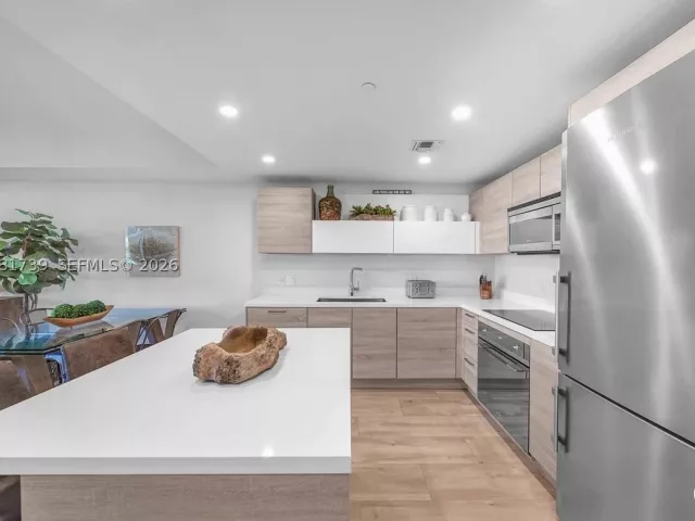 2-bedroom condo for rent in North Miami Beach - 16385 Biscayne Blvd 1104 - MondialRealty