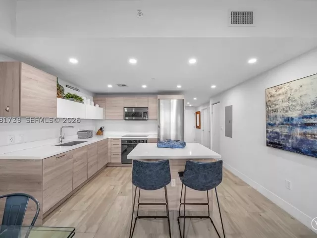 2-bedroom condo for rent in North Miami Beach - 16385 Biscayne Blvd 1104 - MondialRealty