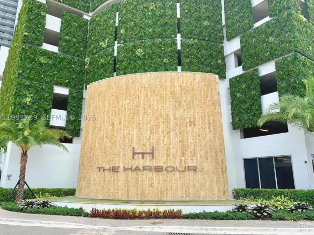 2-bedroom condo for rent in North Miami Beach - 16385 Biscayne Blvd 1104 - MondialRealty