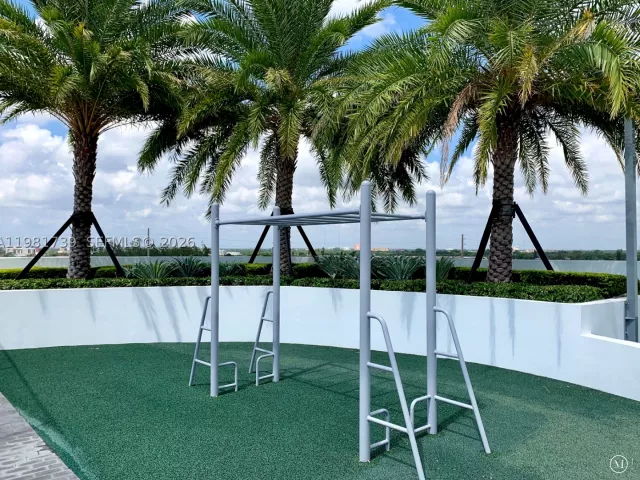 2-bedroom condo for rent in North Miami Beach - 16385 Biscayne Blvd 1104 - MondialRealty
