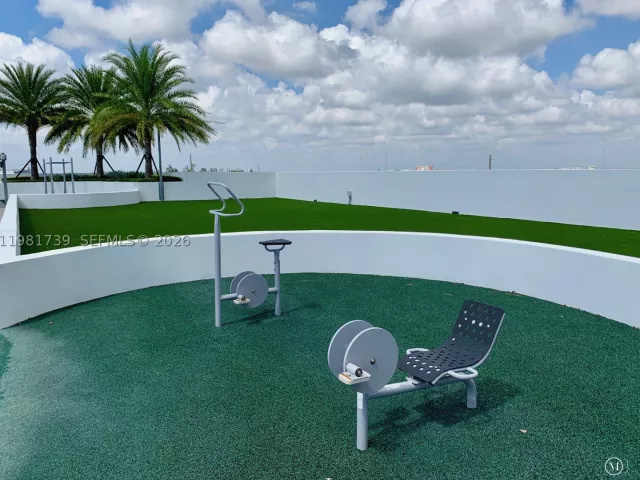 2-bedroom condo for rent in North Miami Beach - 16385 Biscayne Blvd 1104 - MondialRealty