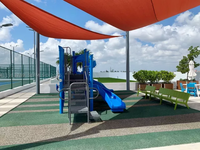 2-bedroom condo for rent in North Miami Beach - 16385 Biscayne Blvd 1104 - MondialRealty
