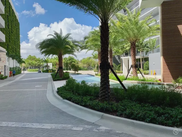 2-bedroom condo for rent in North Miami Beach - 16385 Biscayne Blvd 1104 - MondialRealty