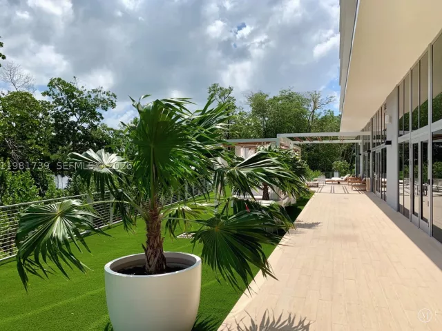 2-bedroom condo for rent in North Miami Beach - 16385 Biscayne Blvd 1104 - MondialRealty