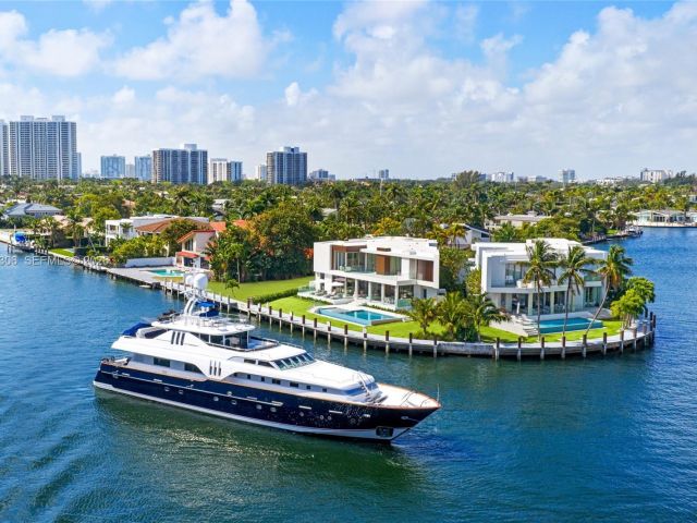 7-bedroom home for sale in Hallandale Beach - 503 Palm Dr - MondialRealty