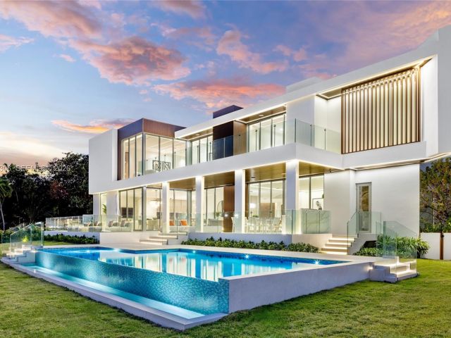 7-bedroom home for sale in Hallandale Beach - 503 Palm Dr - MondialRealty