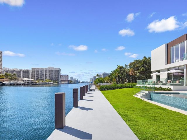 7-bedroom home for sale in Hallandale Beach - 503 Palm Dr - MondialRealty