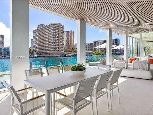 7-bedroom home for sale in Hallandale Beach - 503 Palm Dr - MondialRealty