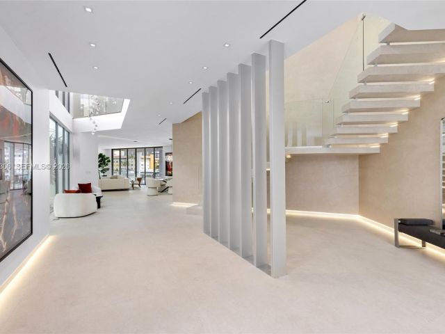 7-bedroom home for sale in Hallandale Beach - 503 Palm Dr - MondialRealty