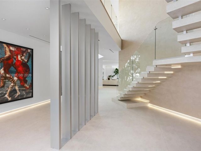 7-bedroom home for sale in Hallandale Beach - 503 Palm Dr - MondialRealty