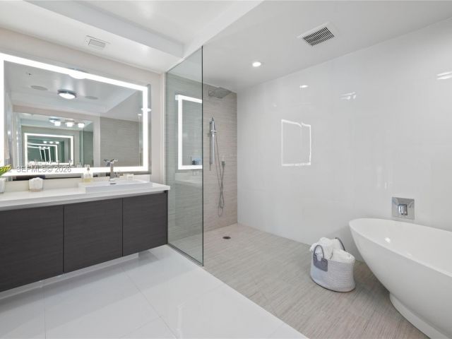 Apartment for rent  Unit #4-1501 - photo 7489994