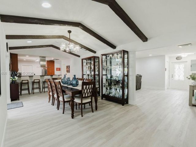 4-bedroom home for sale in Pembroke Pines - 1710 NW 106th Ter - MondialRealty