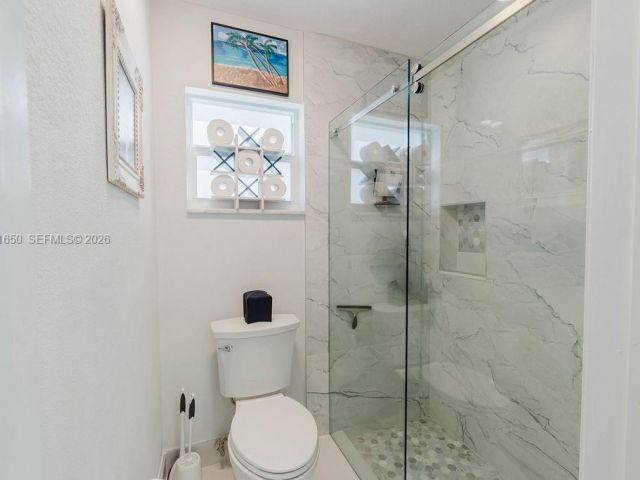 4-bedroom home for sale in Pembroke Pines - 1710 NW 106th Ter - MondialRealty