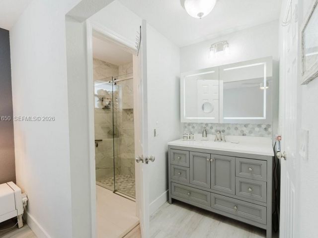 4-bedroom home for sale in Pembroke Pines - 1710 NW 106th Ter - MondialRealty