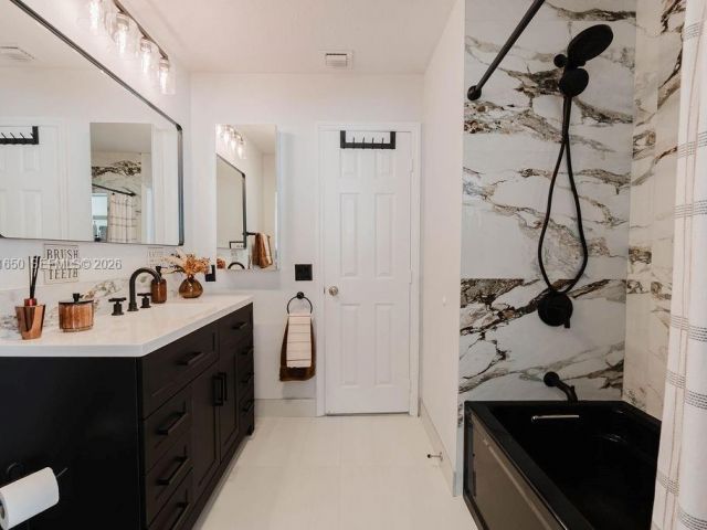 4-bedroom home for sale in Pembroke Pines - 1710 NW 106th Ter - MondialRealty