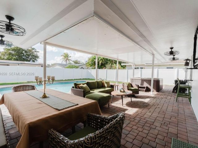 4-bedroom home for sale in Pembroke Pines - 1710 NW 106th Ter - MondialRealty