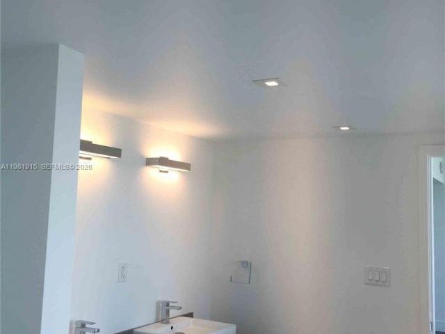 Apartment for sale  Unit #1701 - photo 7497068