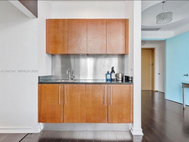 Apartment for rent  Unit #401 - photo 7496019