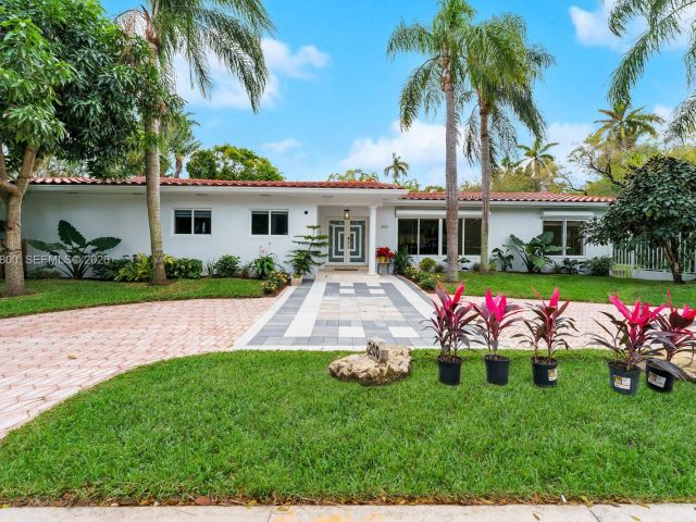 Home for sale at 200 N Hibiscus Dr - photo 7468200