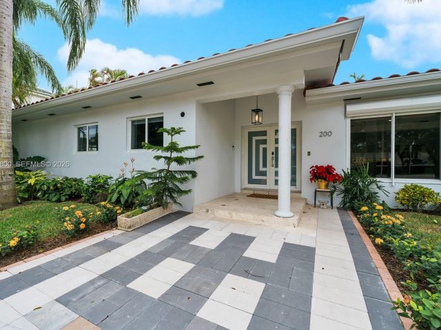 Home for sale at 200 N Hibiscus Dr - photo 7468202