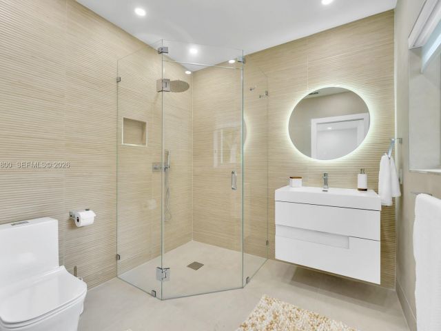 Home for sale at 200 N Hibiscus Dr - photo 7468208