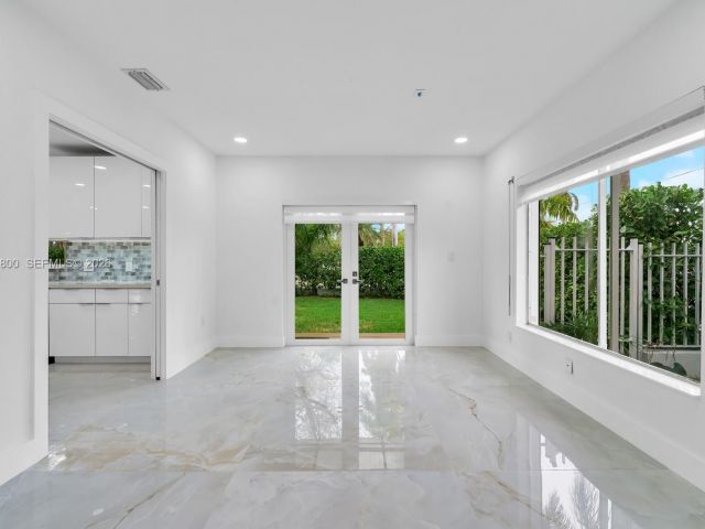 Home for sale at 200 N Hibiscus Dr - photo 7468216