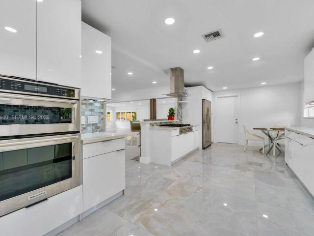 Home for sale at 200 N Hibiscus Dr - photo 7468217