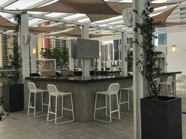 Apartment for rent  Unit #1701 - photo 7497083