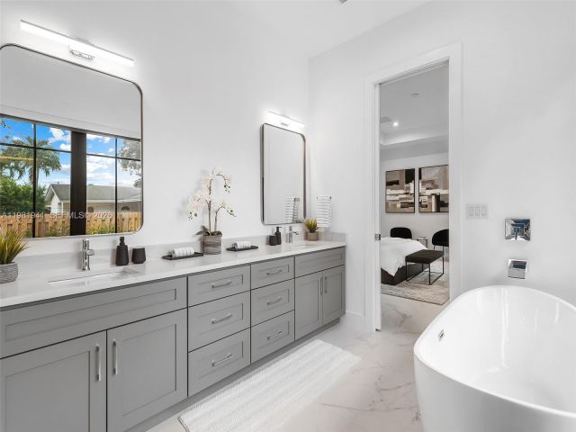 Home for rent at 1484 SW 32nd St 0 - photo 7482687