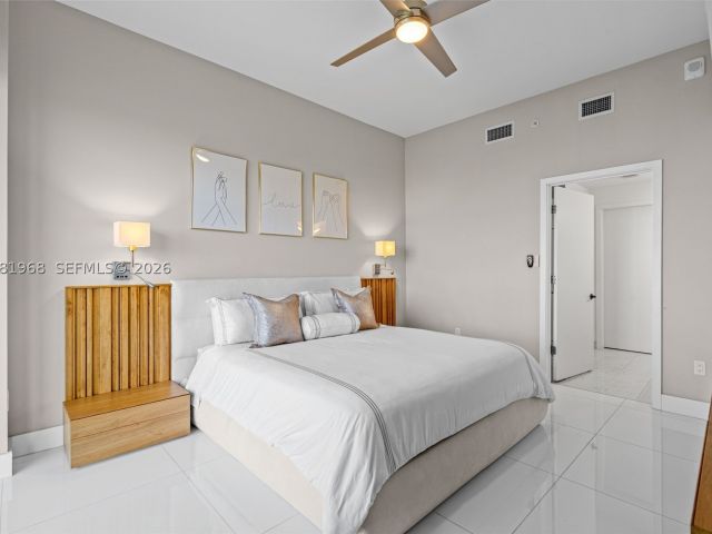 3-bedroom condo for sale in North Miami Beach - 16385 Biscayne Blvd 3201 - MondialRealty