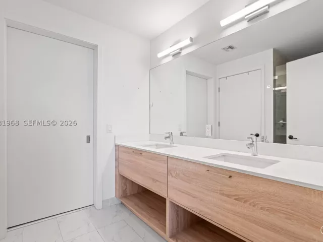 3-bedroom condo for sale in North Miami Beach - 16385 Biscayne Blvd 3201 - MondialRealty