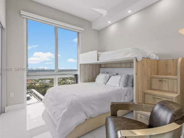 3-bedroom condo for sale in North Miami Beach - 16385 Biscayne Blvd 3201 - MondialRealty