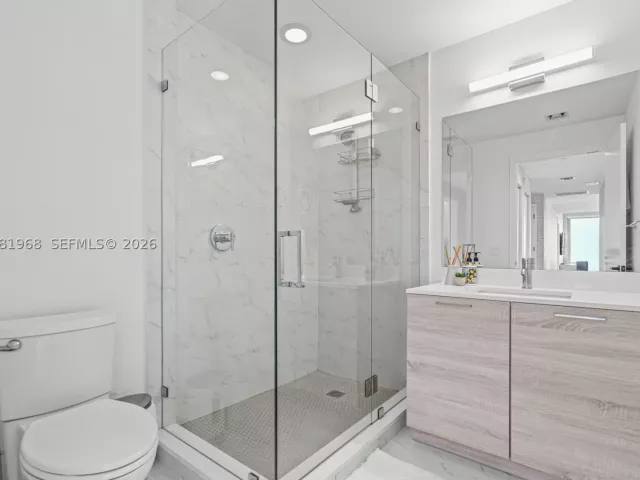 3-bedroom condo for sale in North Miami Beach - 16385 Biscayne Blvd 3201 - MondialRealty