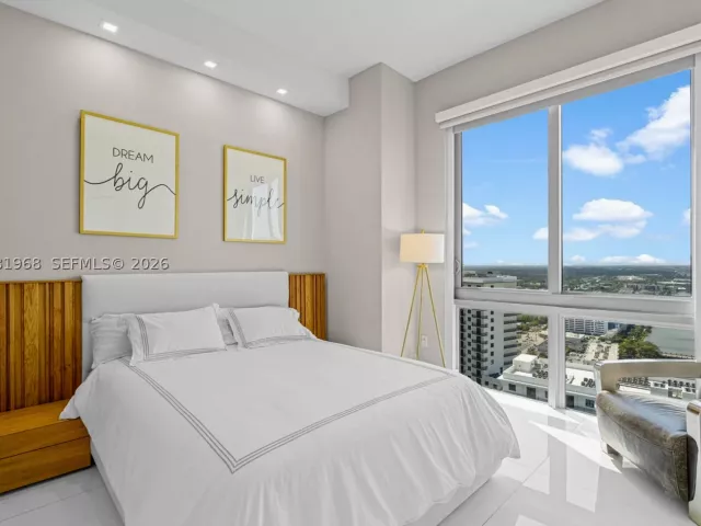 3-bedroom condo for sale in North Miami Beach - 16385 Biscayne Blvd 3201 - MondialRealty