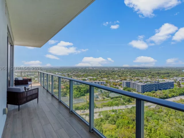 3-bedroom condo for sale in North Miami Beach - 16385 Biscayne Blvd 3201 - MondialRealty