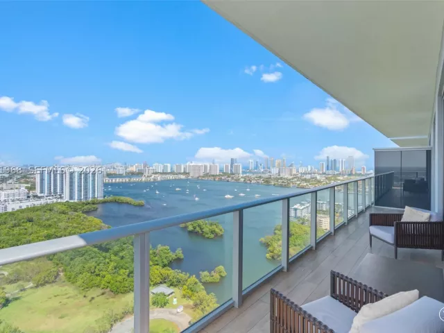3-bedroom condo for sale in North Miami Beach - 16385 Biscayne Blvd 3201 - MondialRealty