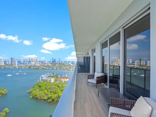 3-bedroom condo for sale in North Miami Beach - 16385 Biscayne Blvd 3201 - MondialRealty