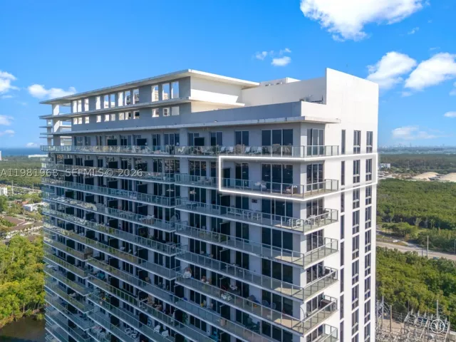 3-bedroom condo for sale in North Miami Beach - 16385 Biscayne Blvd 3201 - MondialRealty