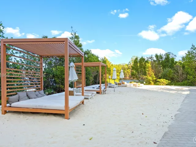3-bedroom condo for sale in North Miami Beach - 16385 Biscayne Blvd 3201 - MondialRealty