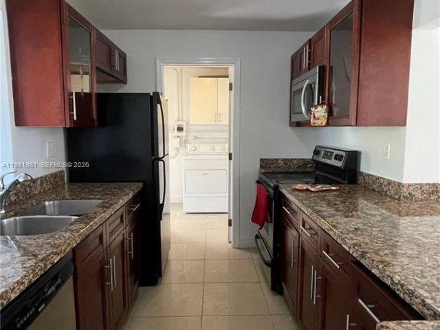 Home for rent at 621 NW 38th Pl - photo 7450507