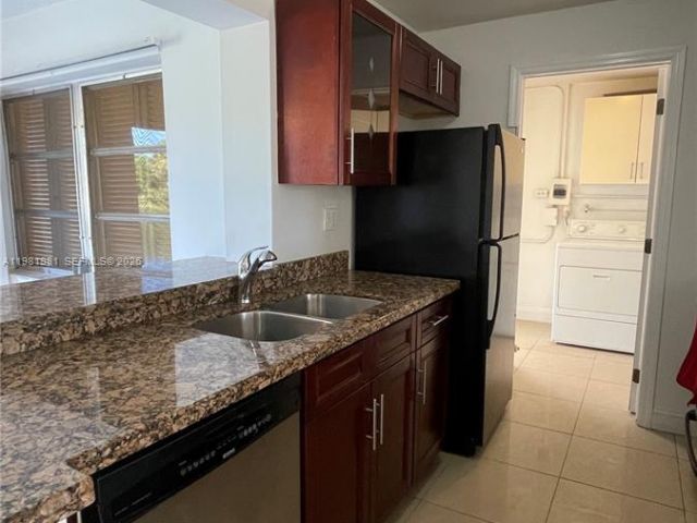 Home for rent at 621 NW 38th Pl - photo 7450509