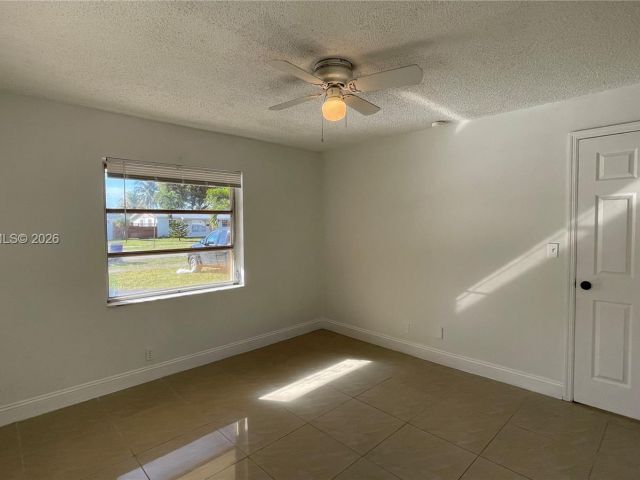 Home for rent at 621 NW 38th Pl - photo 7450511