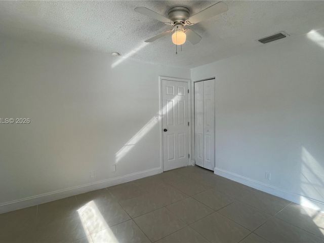 Home for rent at 621 NW 38th Pl - photo 7450512