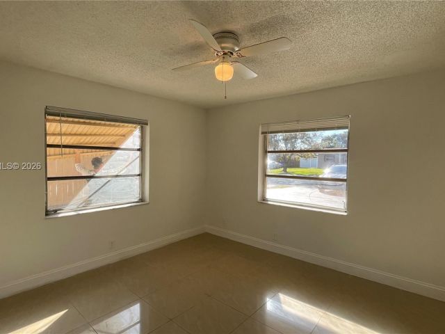 Home for rent at 621 NW 38th Pl - photo 7450515