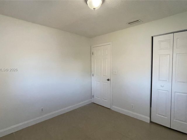 Home for rent at 621 NW 38th Pl - photo 7450516