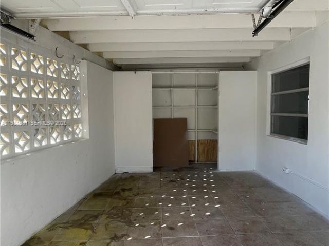 Home for rent at 621 NW 38th Pl - photo 7450518