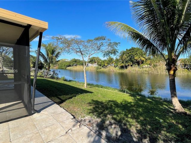 Home for rent at 621 NW 38th Pl - photo 7450520