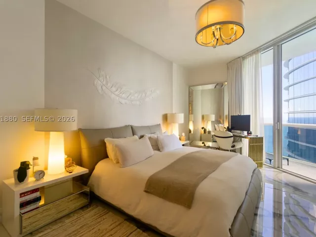3-bedroom condo for sale in Sunny Isles Beach - 15811 Collins Ave 2606 - MondialRealty