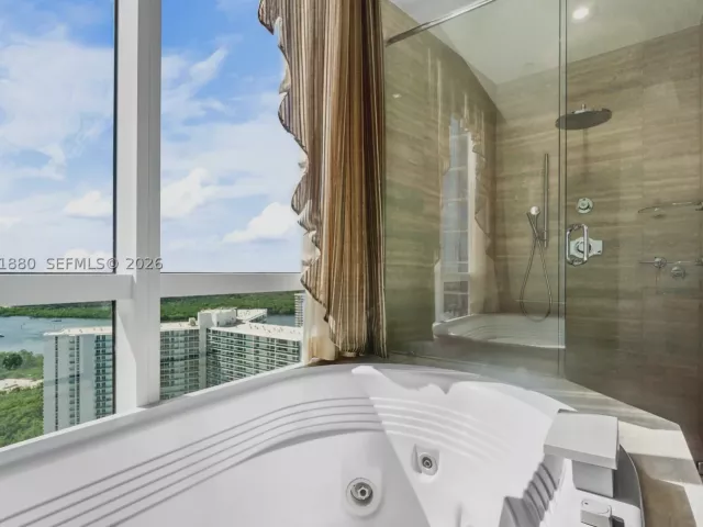 3-bedroom condo for sale in Sunny Isles Beach - 15811 Collins Ave 2606 - MondialRealty
